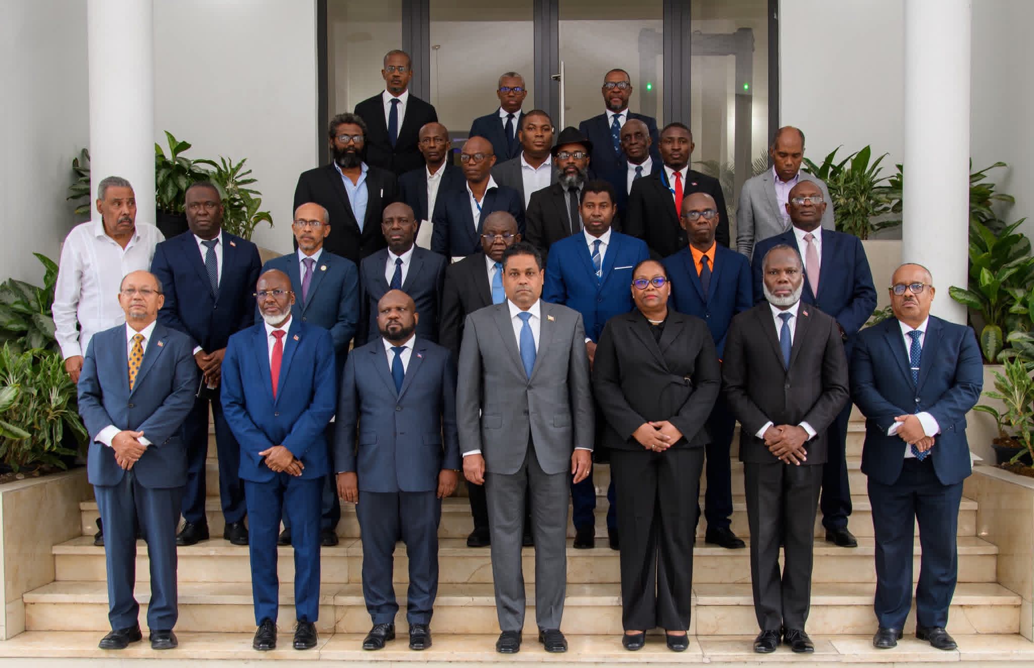 Photo officielle des membres du CNHRR